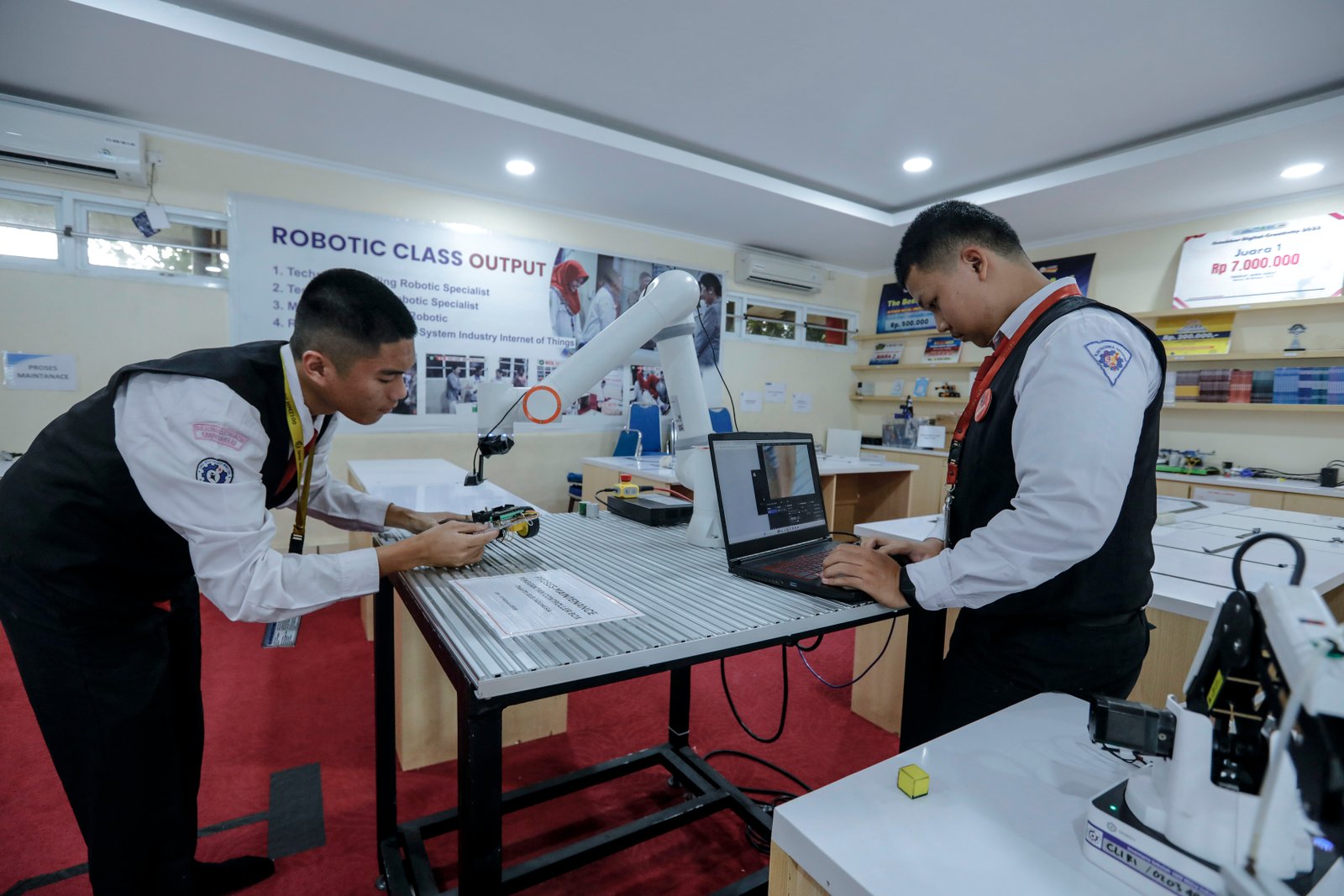 Praktik PLC & Otomasi Industri